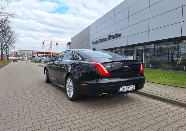 Jaguar XJ cena 120000 przebieg: 182000, rok produkcji 2015 z Wrocław małe 154